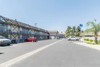 Motel 6 Kingsburg, CA - Baarit