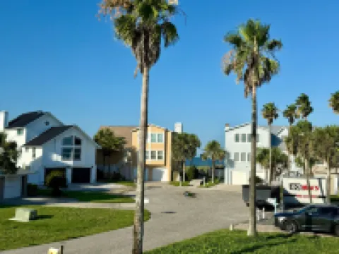 Spacious Seaside Cottage w/ Sunroom – 1-Minute Walk to Vilano Beach