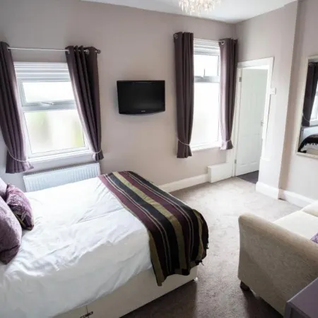 Cherish Lewis Hotel Blackpool- 2 Min to Beach- Smart Lock- Fast WiFi