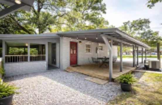 Walk to the Beach & Downtown! Ocean Springs in Perfect Location! Azalea Cottage