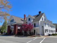 The NuWray Hotel & Carriage House Hotels in Yancey County
