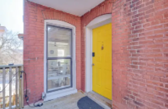 Walk to Bars & Dining: Historic Benton Park Gem