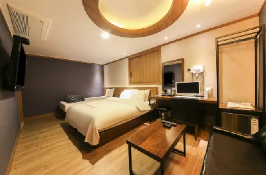 Win Hotel โรงแรมใกล้โอลิมปิค พาร์ค