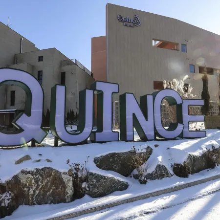 Namyangju Hotel Queens Отели рядом с достопримечательностью «Храм Суджонса»