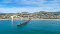 Modern Victorian Home Walking Distance To Ventura Pier and Downtown Restaurants