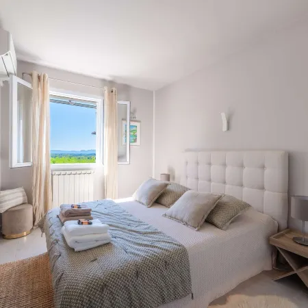 Mas Noves - Horizon Alpilles Villa Отели в г. Нов