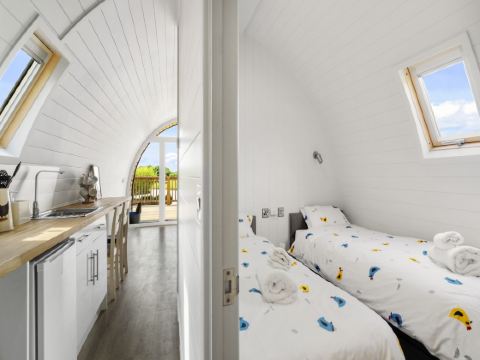 Chalet in Hertford with Lakeview Hot Tub