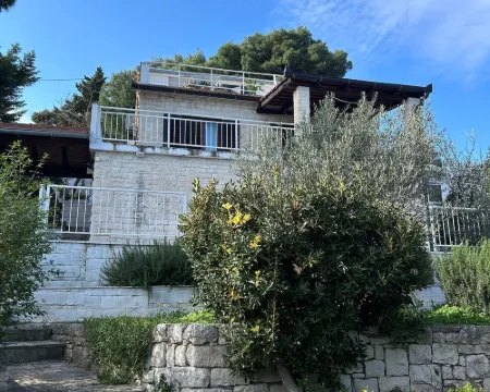 Apartment Dino Hotels in Splitska