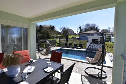 Comfortable holiday home with pool - Villas