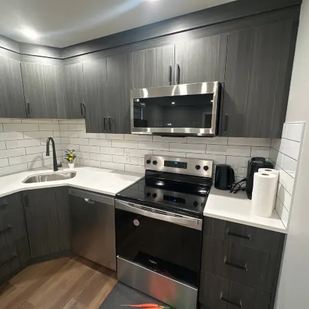Cozy Furnished 1BR Suite in Regina