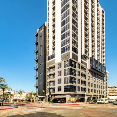 Downtown Designer Apartments by Uliv