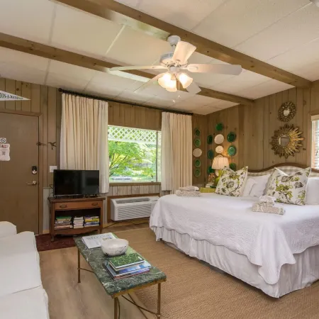 Stone Studio Lakefront Pool Access