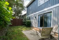 Charming 2BR Townhouse w Patio Walk to Main St - Kitchens
