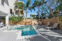 Siesta Key Island Rentals - Hot Tub