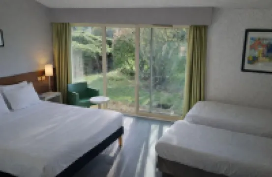 โรงแรมเคียร์ยัด อังกูลีม นอร์ด ชัมป์นีย์ - โฮเต็ล & เรซิเดนซ์