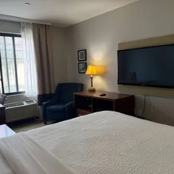 Days Inn by Wyndham Brooklyn Marine Park Hotels near Flatbush