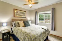 Walk to Twilight Sites! Forks Home w/ Hot Tub - Wifi