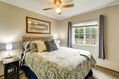 Walk to Twilight Sites! Forks Home w/ Hot Tub Hotels in 