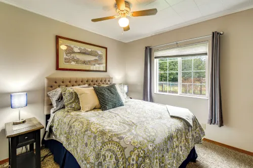 Walk to Twilight Sites! Forks Home w/ Hot Tub