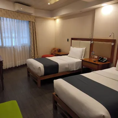 La Luna Inn Hoteles cerca de Mercado Indio