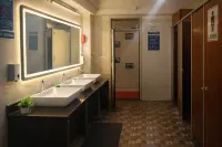Homestay at Kashmiri Gate Metro & Old Delhi Railway Station - Hostales