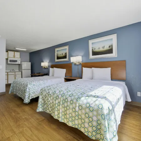 HomeTowne Studios by Red Roof Atlanta – Peachtree Corners