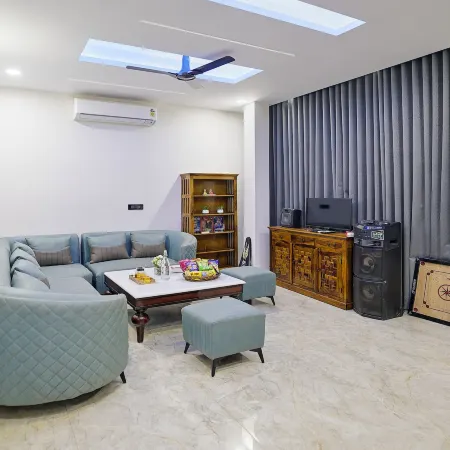 ELIVAAS Amaltas 4BHK Hideaway With Pool