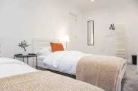 Modern 4-bed Apartment Leeds Business District - Kitchens
