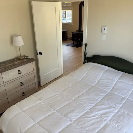 3 bdrm fully furnished cottage near the beach