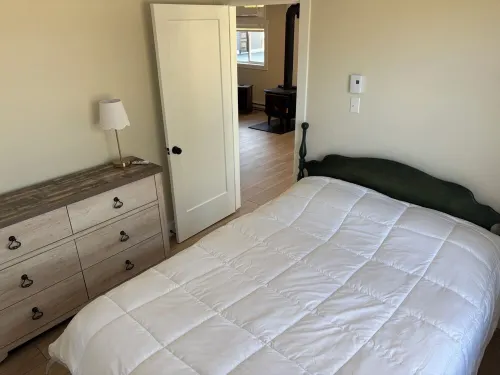 3 bdrm fully furnished cottage near the beach