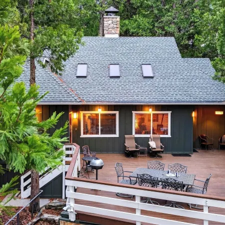 Holiday Lake Cabin by Avantstay Large Deck + Cozy Fireplace + Near Arrowhead Village