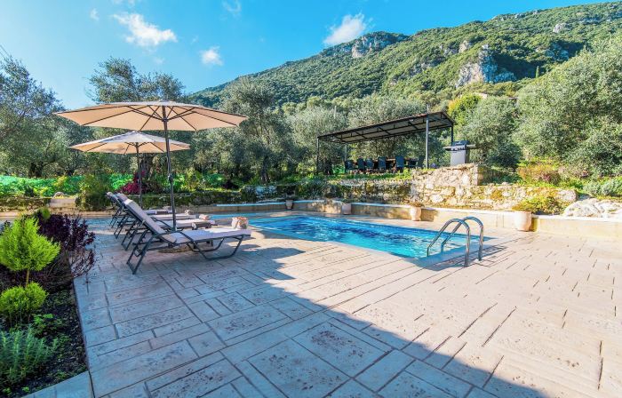 Villa Taxiarchis by Corfuescapes
