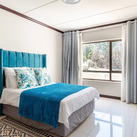 Light-Filled 2BR 2BA Spacious Apartment