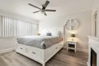 Sunny La Jolla 2 Bed 2 Bath Villa - Condos
