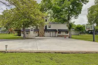 Spacious Lake Placid Retreat w/ Gorgeous Views! - Parkering