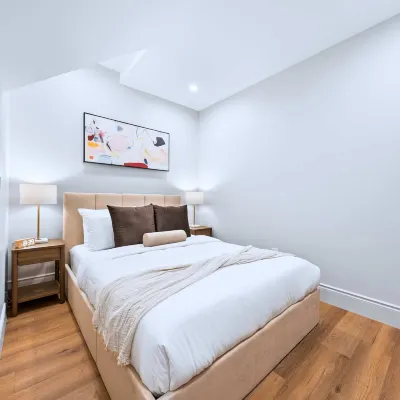 Casa Hotels Gerrard New Riverdale Basement Suite Отели рядом с достопримечательностью «Утесы Скарборо»