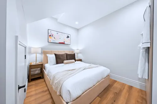 Casa Hotels Gerrard New Riverdale Basement Suite - 2-Star