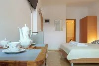 Studio for 2 People - Split Region with Sea View - Close to Commodities - Parkplatz