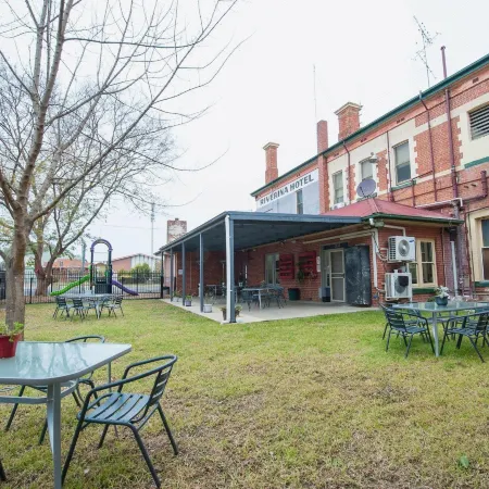 Riverina Hotel