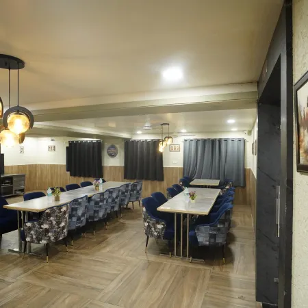 Hotel New Sundaram Отели рядом с достопримечательностью «Даргах Шариф»