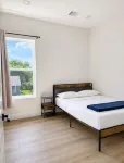 Modern 3BR Near UH Downtown Stadiums - Condos