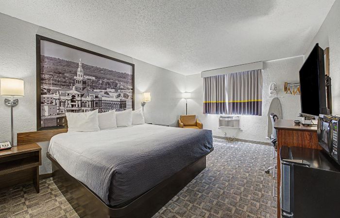 Super 8 by Wyndham Dubuque