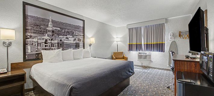 Super 8 by Wyndham Dubuque Hotels in Dubuque