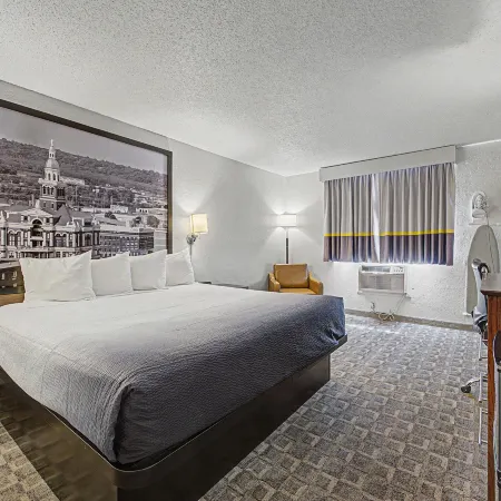 Super 8 by Wyndham Dubuque