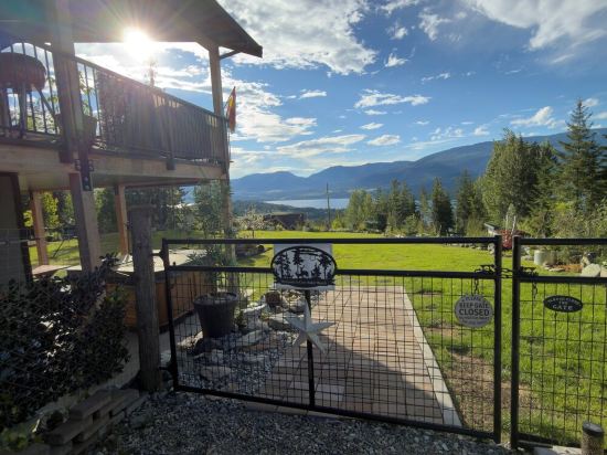 Cozy Country Retreat at the Casa Baker Ranch. Pet Friendly with Fee. Lake View.