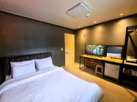 Muju World Hotel - 2つ星