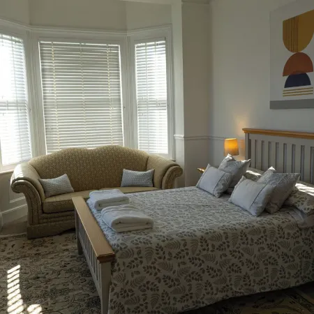 Lovely Spacious Apartment - Sleeps 5