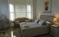 Lovely Spacious Apartment - Sleeps 5 - Wi-Fi