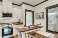 Close to Lake Chatuge! Modern Hillside Barndo Apt! - 4 Sao