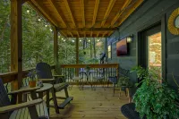 Whispering Waters 1 Bedroom Cabin by RedAwning - Chalets
